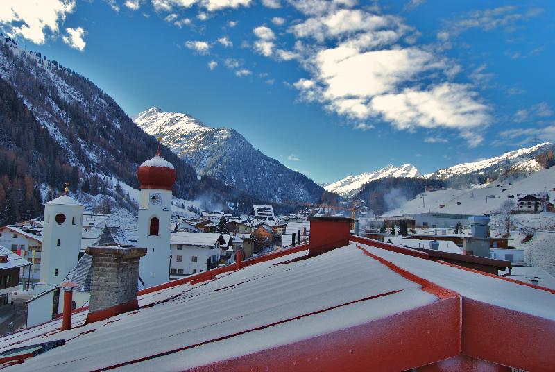 Hotel Pension Kirchplatz Sankt Anton am Arlberg Dış mekan fotoğraf